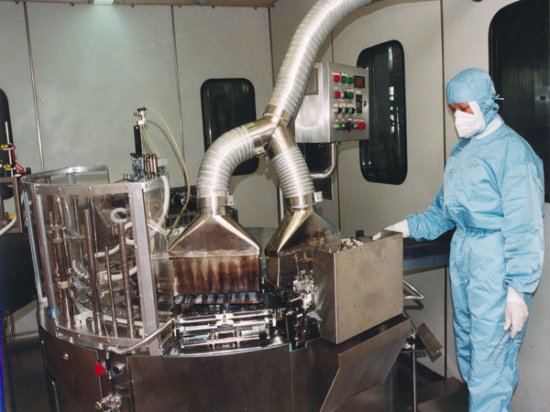 Виробництво лікарських засобів на фармацевтичному заводі 